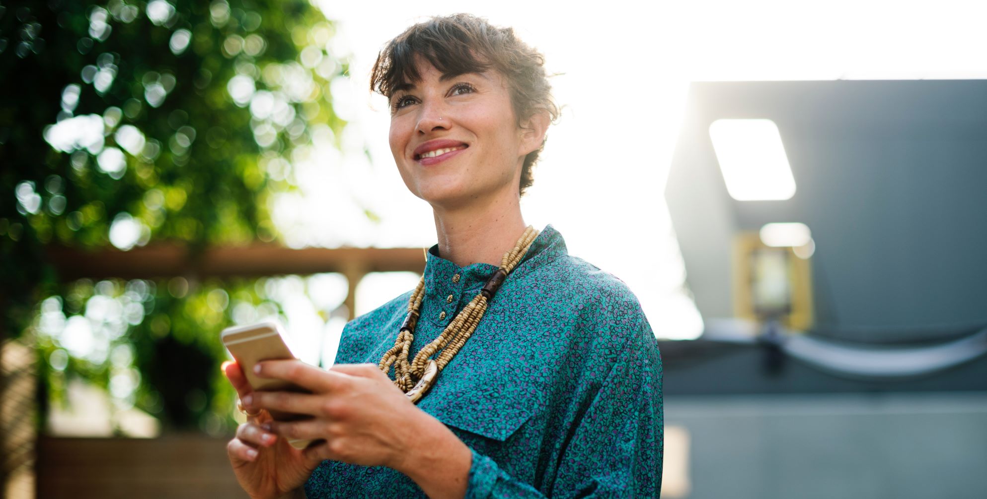 staff scheduling mobile flexibility woman smiling